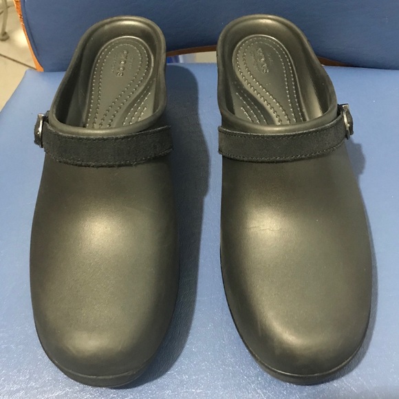 Crocs women’s dual comfort black Sarah clogs - Picture 2 of 16